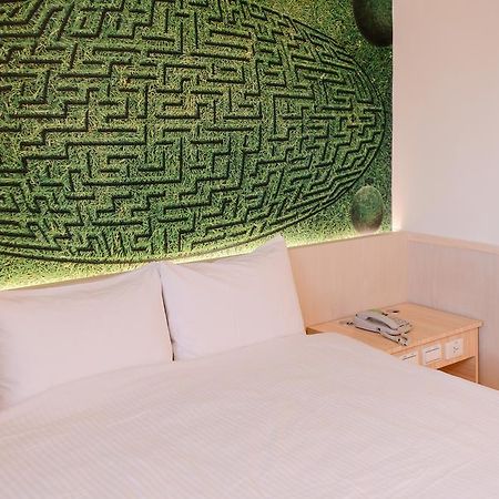 Kiwi-Taichung Station Branch 1 Hotel Buitenkant foto