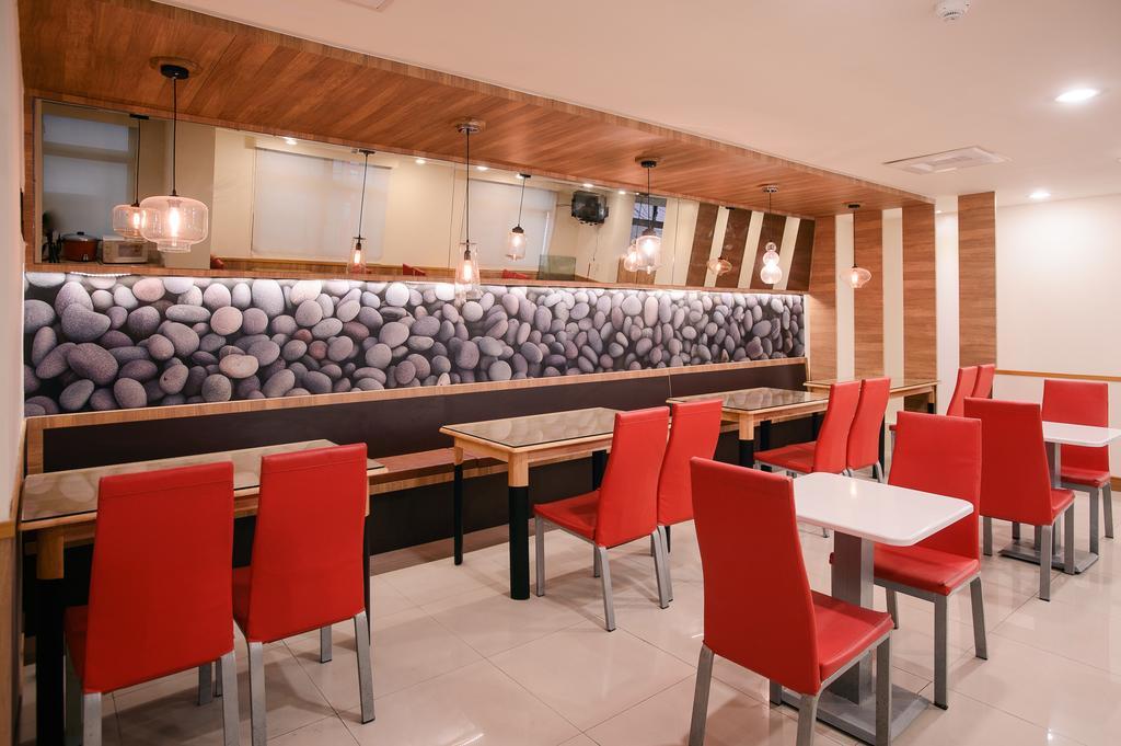 Kiwi-Taichung Station Branch 1 Hotel Buitenkant foto