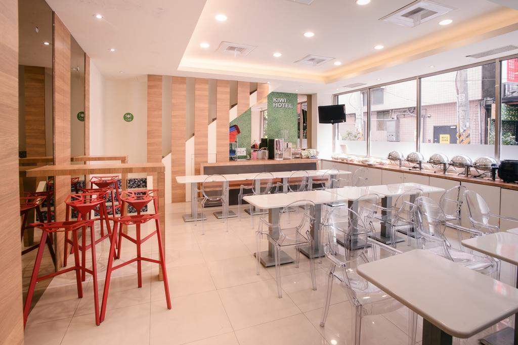Kiwi-Taichung Station Branch 1 Hotel Buitenkant foto
