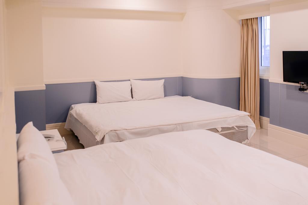 Kiwi-Taichung Station Branch 1 Hotel Buitenkant foto