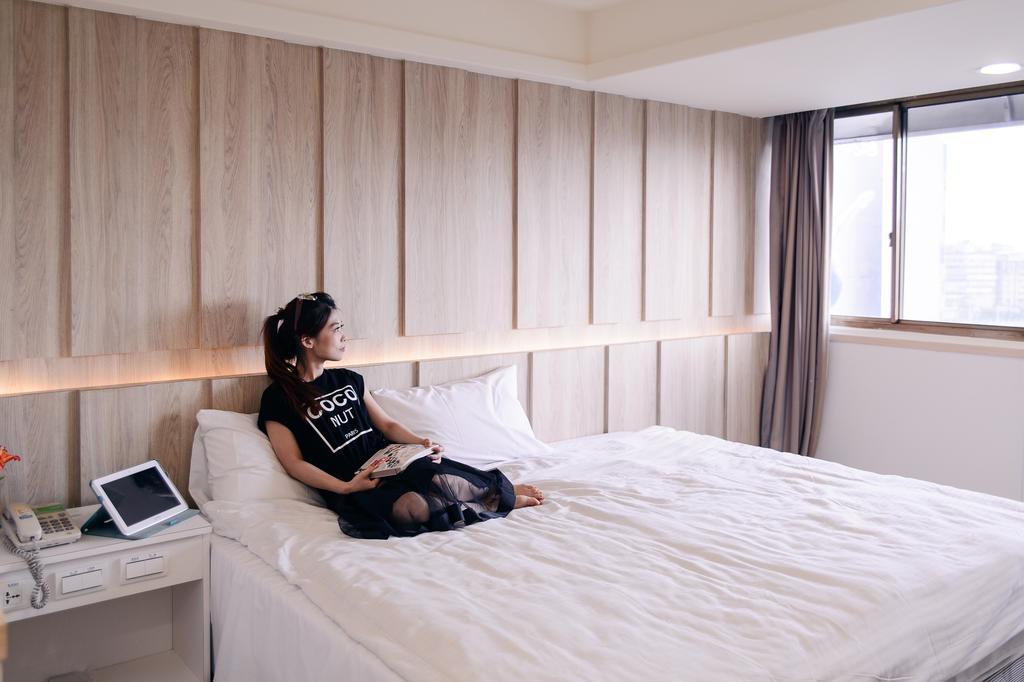Kiwi-Taichung Station Branch 1 Hotel Buitenkant foto