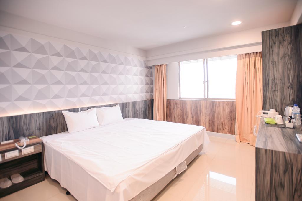 Kiwi-Taichung Station Branch 1 Hotel Buitenkant foto