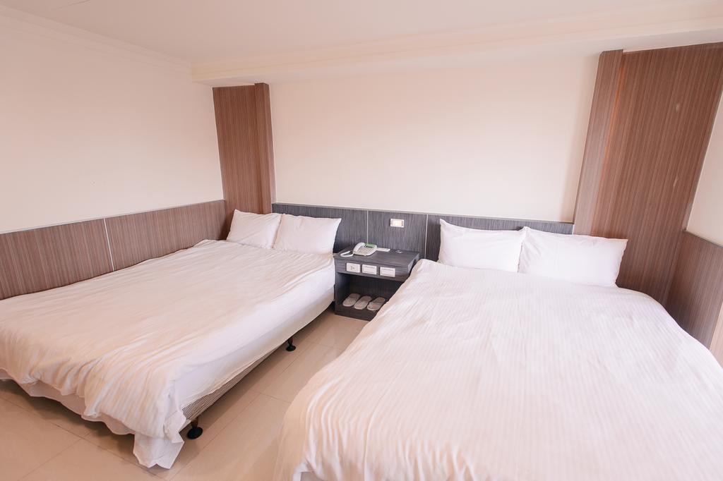 Kiwi-Taichung Station Branch 1 Hotel Buitenkant foto