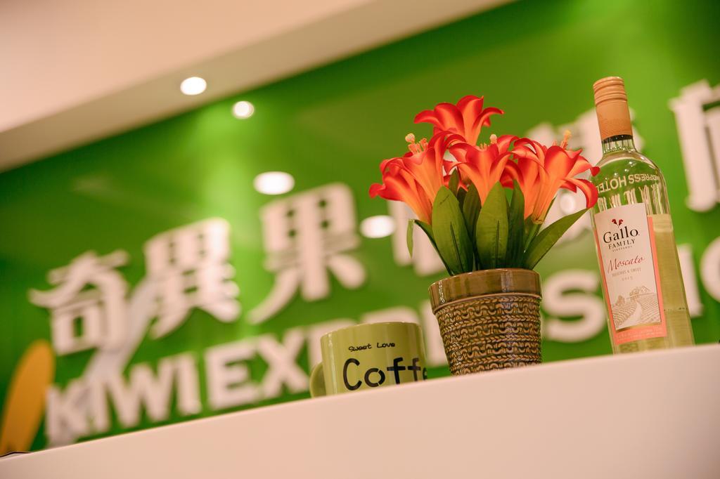 Kiwi-Taichung Station Branch 1 Hotel Buitenkant foto