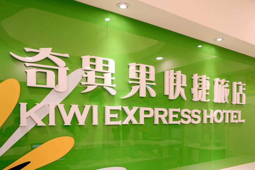 Kiwi-Taichung Station Branch 1 Hotel Buitenkant foto