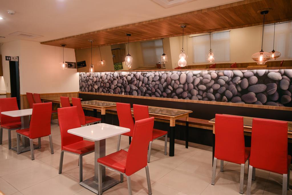 Kiwi-Taichung Station Branch 1 Hotel Buitenkant foto